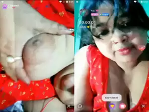 Today Exclusive-Desi Boudi Shows Big Boobs