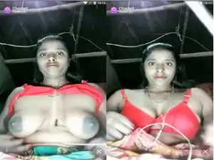 Today Exclusive-Desi Village Bhabhi Shows Boobs