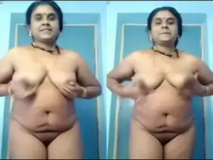 Today Exclusive-Desi Bhabhi Shows her Nude Body