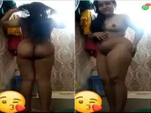Today Exclusive- Sexy Desi Girl Bathing