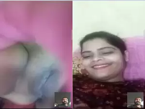 Today Exclusive- Desi Girl Shows Her Pussy On Vc