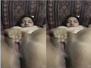 Today Exclusive-Sexy Desi Girl Shows Her Nude Body