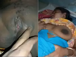Today Exclusive-Desi Wife Shows her Boobs and pussy