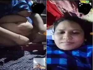Today Exclusive- Desi Bhabhi Shows her Boobs and Pussy