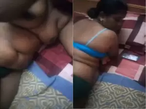 Today Exclusive- Tamil Wife Strip Her Cloths and Shows her Nude Body