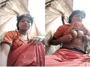 Today Exclusive- Desi Village Girl Shows Her Boobs