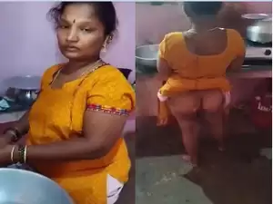 Today Exclusive- Desi Bhabhi Shows Her Ass