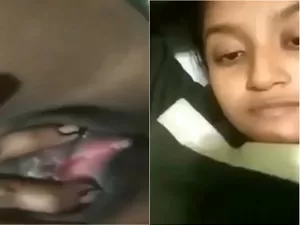 Today Exclusive- Desi Bhabhi Shows Pussy