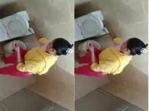 Today Exclusive- Desi Bhabhi Pissing