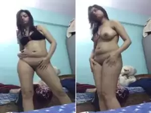 Sexy Look Desi Girl Strip nude Dance Video