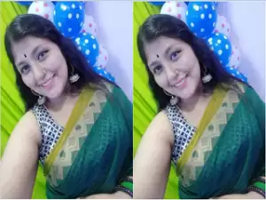 Today Exclusive-Sexy Desi Girl Shows her Nude Body
