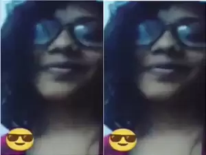 Today Exclusive- Desi Girl Shows her Big Boobs part 2