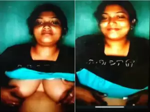 Today Exclusive- Desi Girl Shows Her Big Boobs