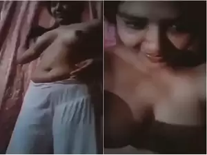 Today Exclusive- Shy Desi girl Shows her Boobs