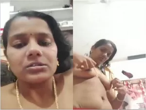Today Exclusive- Desi Wife Shows her Nude Body