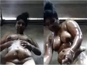Exclusive- Sexy Big Boob Mallu Bhabhi Bathing