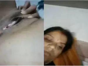 Today Exclusive-Desi Bhabhi Showing her Boobs and Pussy part 2