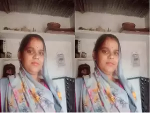 Today Exclusive-Desi Bhabhi Showing her Boobs and Pussy part 1