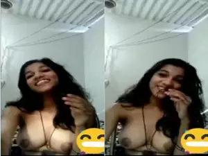 Today Exclusive-Desi Girl Shows Her Boobs on Vc
