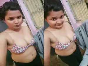 Exclusive- Sexy look Desi Girl Showing Her Boobs and Pussy part 1