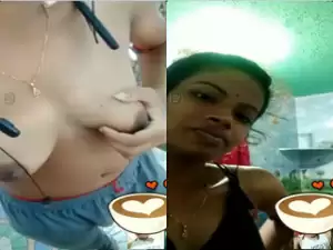 Today Exclusive- Desi Girl Shows Her Boobs and Pussy On VC