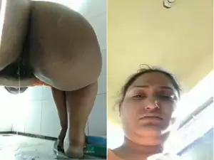 Today Exclusive- Horny Bhabhi Pissing