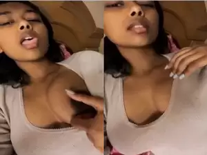 Today Exclusive- Desi Girl Shows Her Boobs