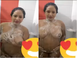 Today Exclusive- Sexy Paid Girl Bathing