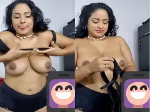 Today Exclusive- Sexy Paid Girl Shows her Boobs