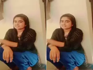 Today Exclusive- Sexy Paki Wife Sucking and Shows Boobs part 2