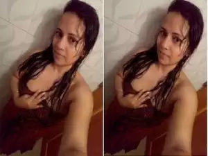 Exclusive- Sexy Desi Girl Showing Her Boobs and Pussy