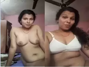 Today Exclusive- Desi Girl Shows her Big Boobs