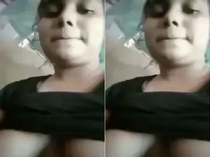 Today Exclusive- Desi Girl Showing her Big boobs