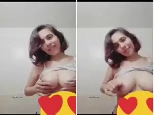 Today Exclusive- Desi Girl Shows her Boobs