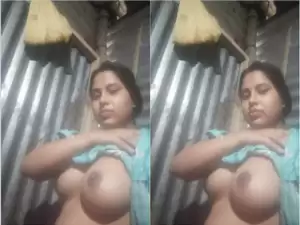 Today Exclusive- Desi Village Girl Shows her Boobs Part 3