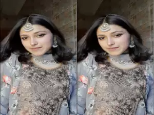 Today Exclusive- Horny Desi Girl Shows her Big boobs