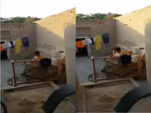 Today Exclusive- Desi Bhabhi Bathing