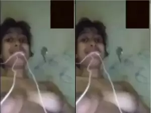 Today Exclusive- Horny Desi Girl shows Pussy