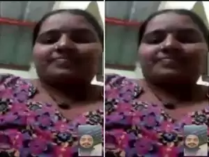Today Exclusive-Desi Bhabhi Shows Her Pussy