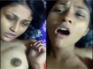 Today Exclusive-Sexy Desi girl Shows Her Boobs