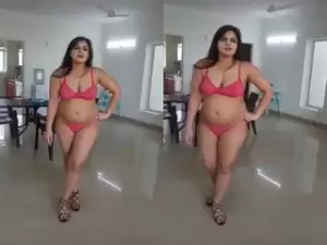 Exclusive- Sexy look Girl In Bikini