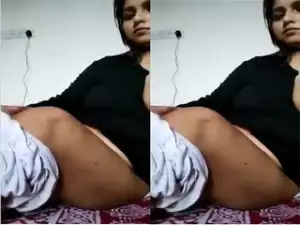 Today Exclusive- Desi Girl Shows Her Big Boobs