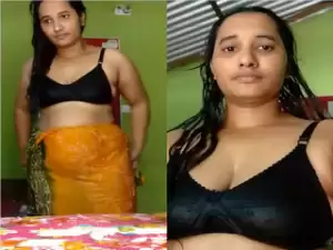 Today Exclusive- Desi Bhabhi Changing Cloths