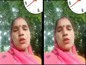 Today Exclusive- Desi Bhabhi Shows Her Pussy