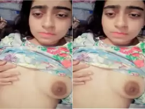 Today Exclusive- Desi Girl Shows Her Boobs