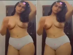 Today Exclusive-Sexy Desi girl Shows her Boobs Part 1