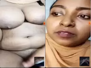 Horny Desi girl Shows Her Boobs