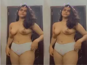 Desi Girl Shows her Boobs Part 3
