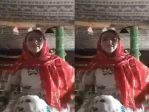 Paki Girl Shows Her Ass and Pussy