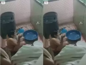 Desi Bhabhi Bathing